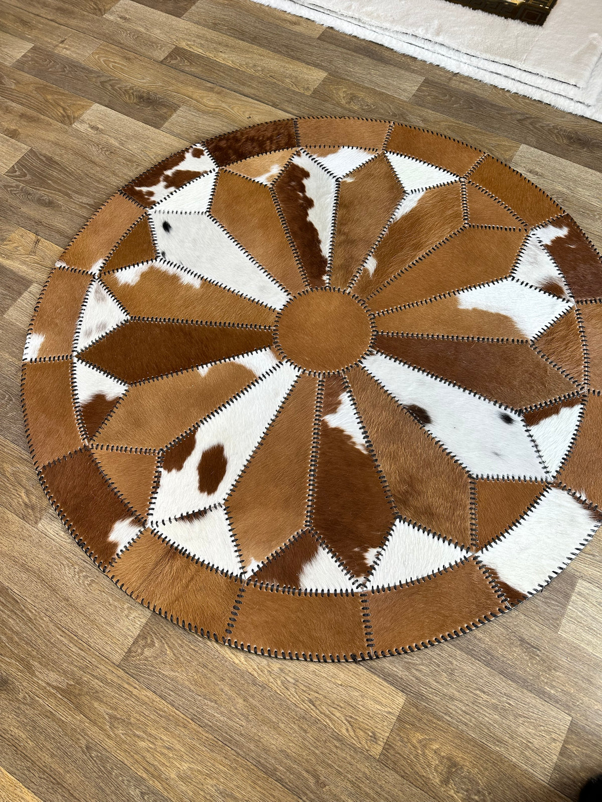 Patchwork dana derisi halı dikiş detayı